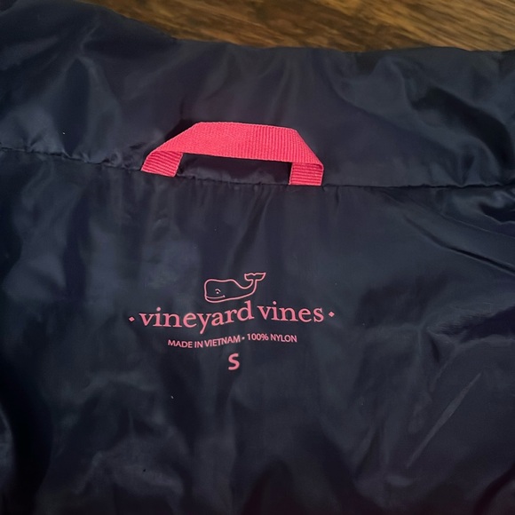 Vineyard Vines Women’s Packable Puffer Vest - Picture 4 of 5